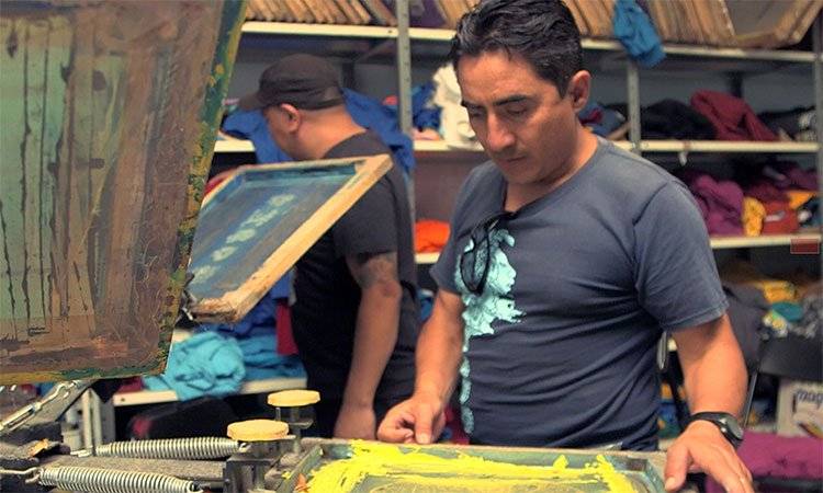 Se imparten clases de serigrafía