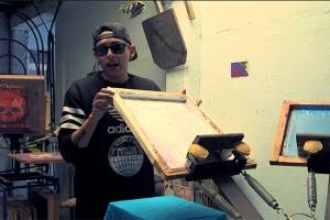 Aldo da clases de rap