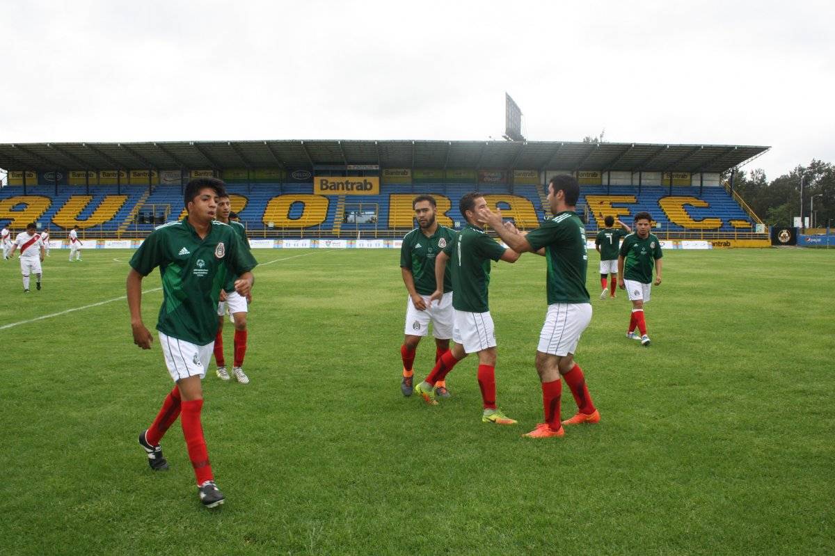 Los jugadores mexicanos celebran