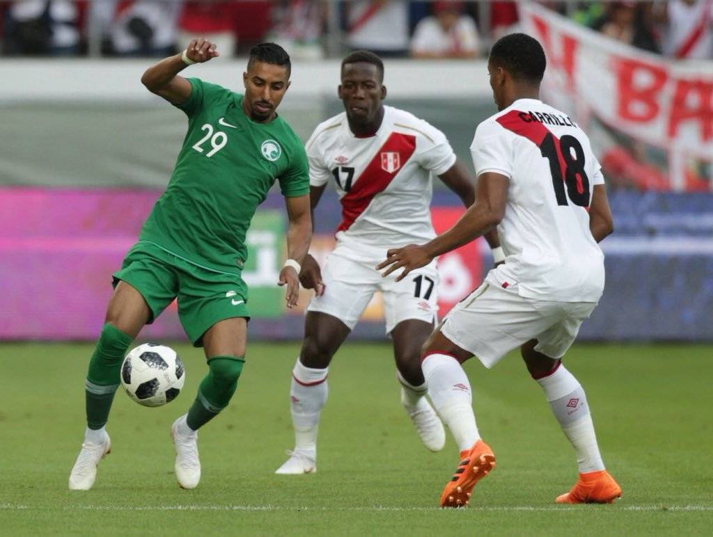 Acción del juego entre peruanos y árabes