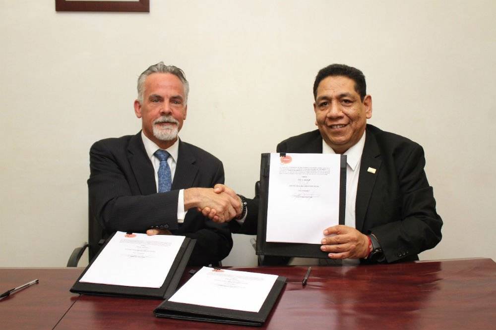 Firma de convenio entre la Sinadepy SNTE.