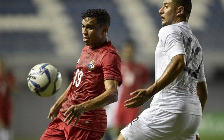 Payeras jugando un partido con la Selección Nacional