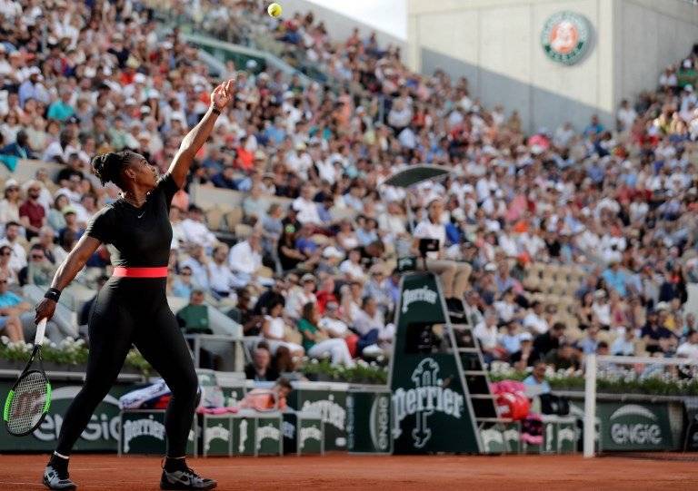 Williams en el momento de realizar un saque