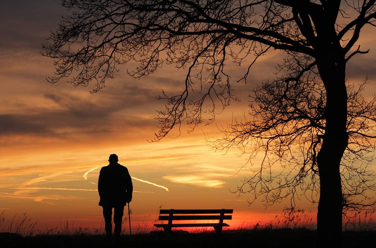 Hombres de edad mayor abandonan la religión Hombres de edad mayor abandonan la religión
