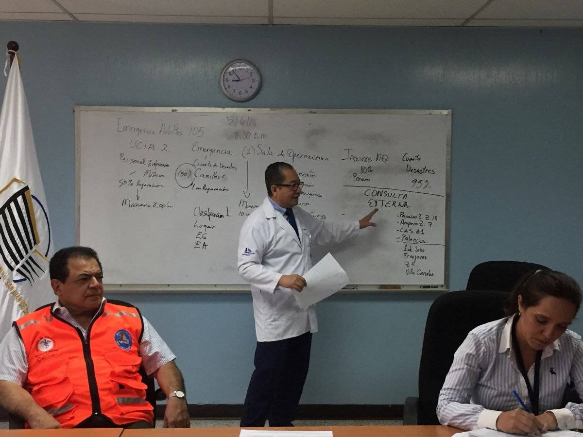conferencia en hospital general San Juan de Dios por erupción