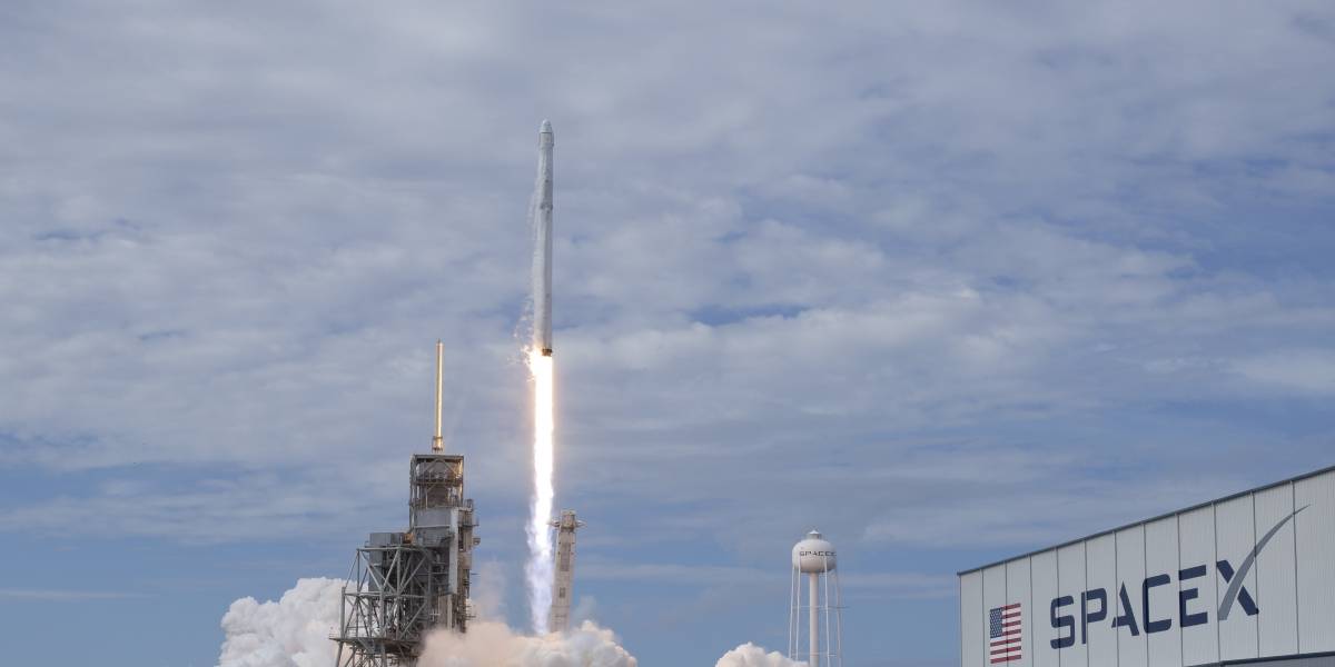 SpaceX retrasa la fecha en la que enviará turistas a la Luna