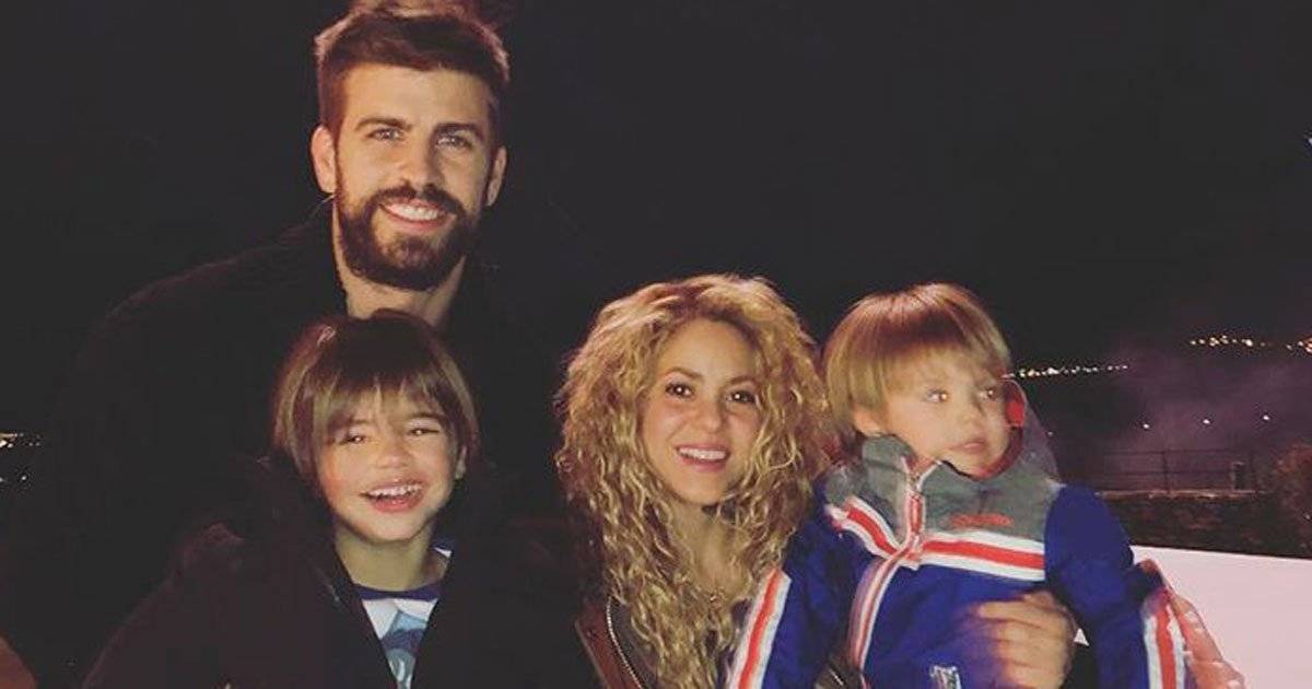 Shakira e Piqué com os filhos