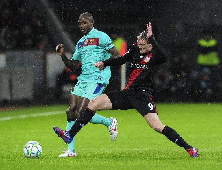 Abidal durante un partido de Champions con el Barcelona