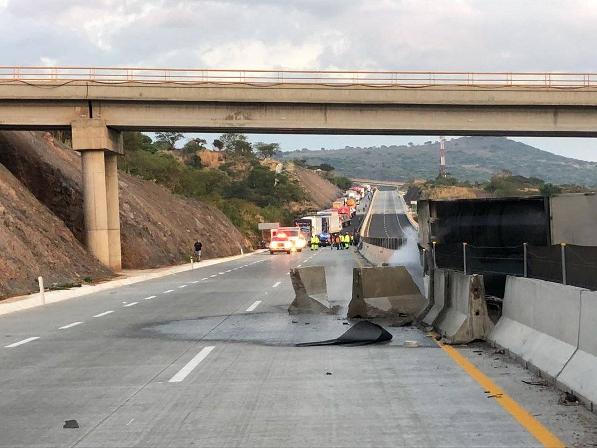 Accidente provoca la muerte de chofer de autobús en el Macrolibramiento