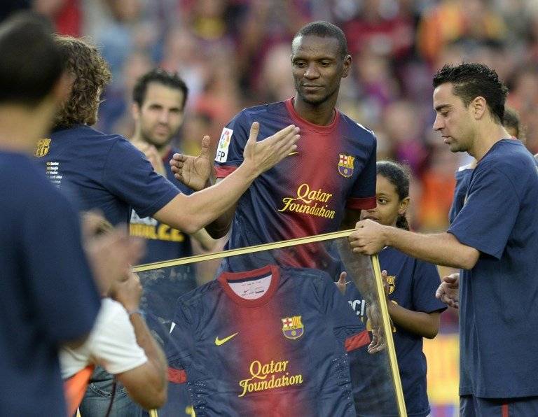 Abidal en sus últimos instantes con el Barça