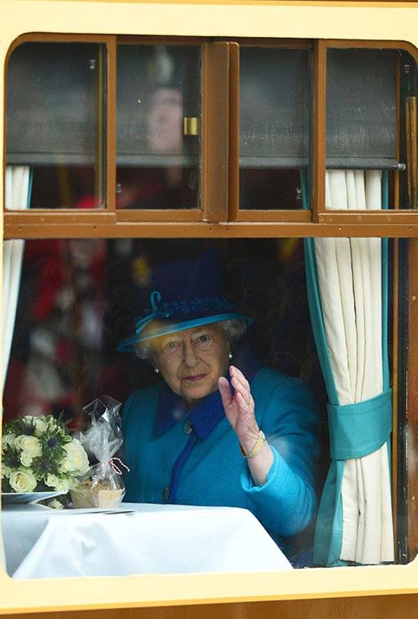 Isabel II Meghan Markle Invitación