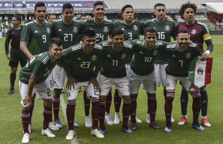 El equipo mexicano antes de su partido ante Escocia