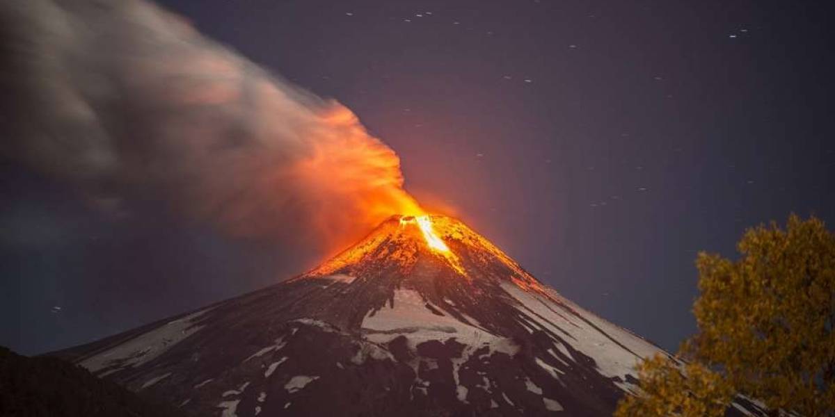 Chile: Volcán Villarrica presenta explosiones y material piroclástico