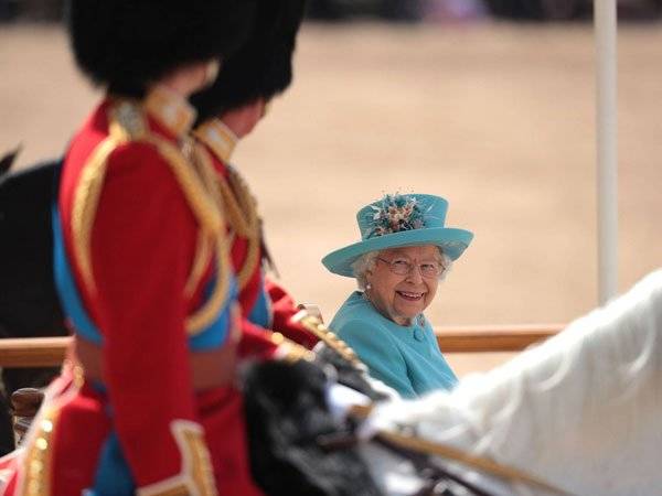 Isabel II Meghan Markle Reina