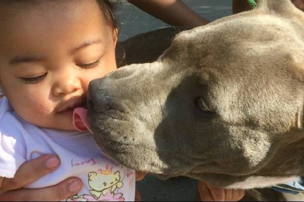 Sasha y la bebé de 7 meses