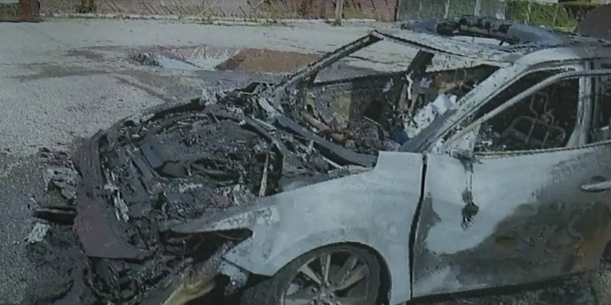 Mujer dice que su Samsung Galaxy explotó y le incendió el auto