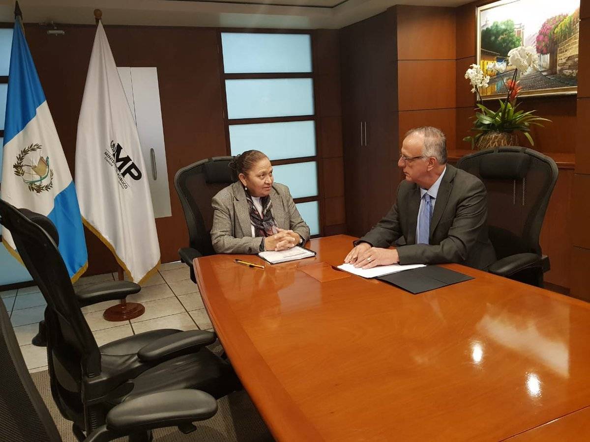 fiscal general Consuelo Porras e Iván Velásquez se reúnen