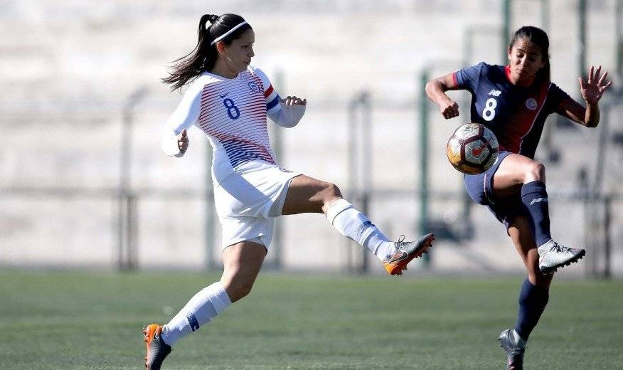 Tal como lo hizo el sábado en Rancagua, Karen Araya fue la capitana de la Roja / Foto: Carlos Parra - ANFP