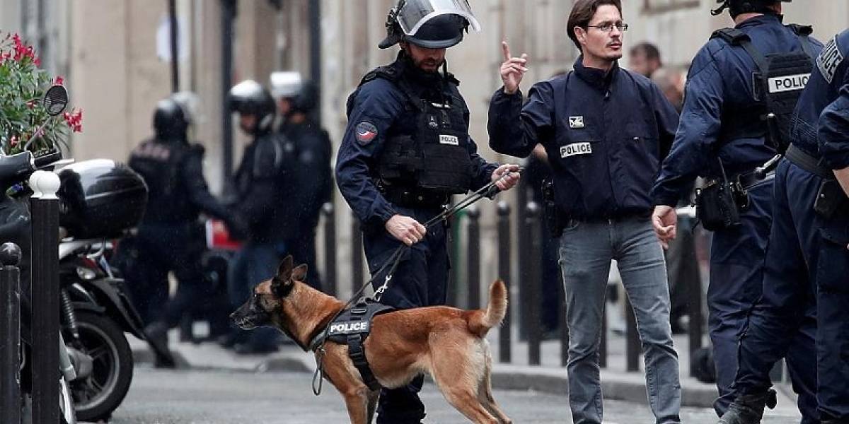 Un hombre toma al menos dos rehenes en el centro de París Un hombre toma al menos dos rehenes en el centro de París
