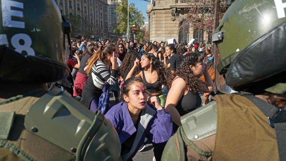 101979055protesta2-1c9806c86e452a466799c82729fb320a.jpg