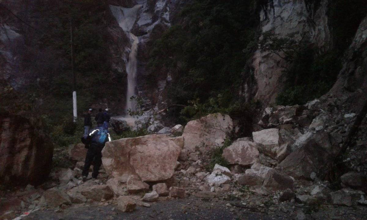 derrumbe en ruta hacia Panajachel