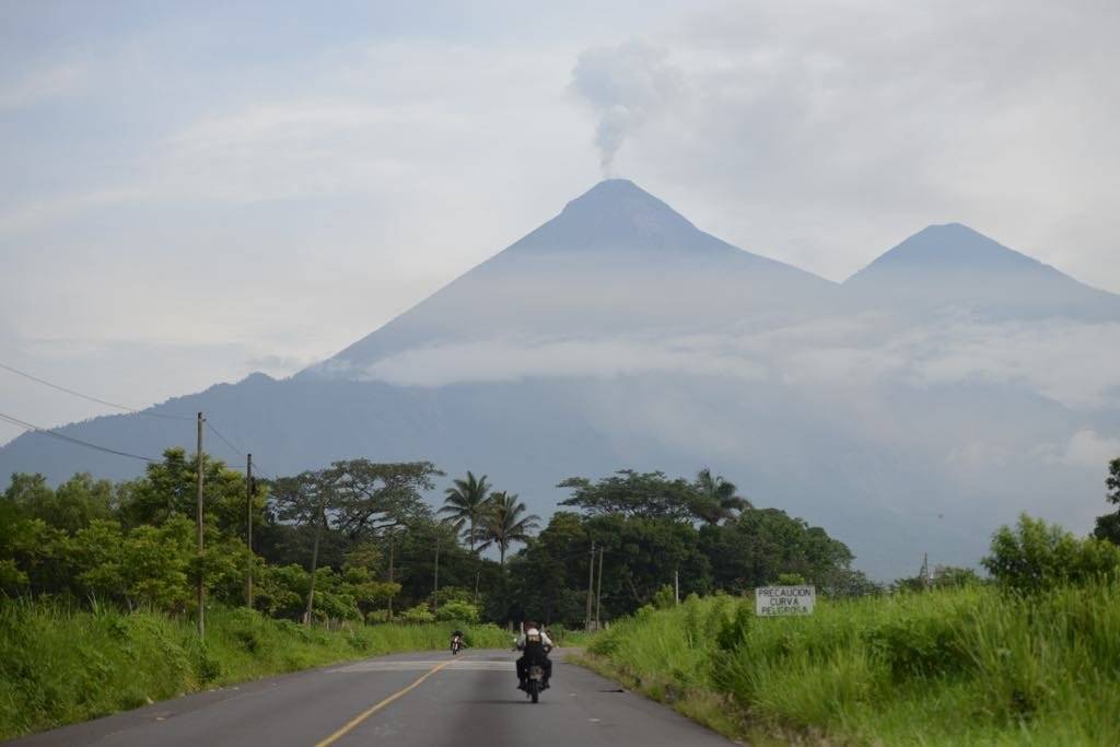 afectados por erupción del volcán de Fuego en aldea El Rodeo, Escuintla