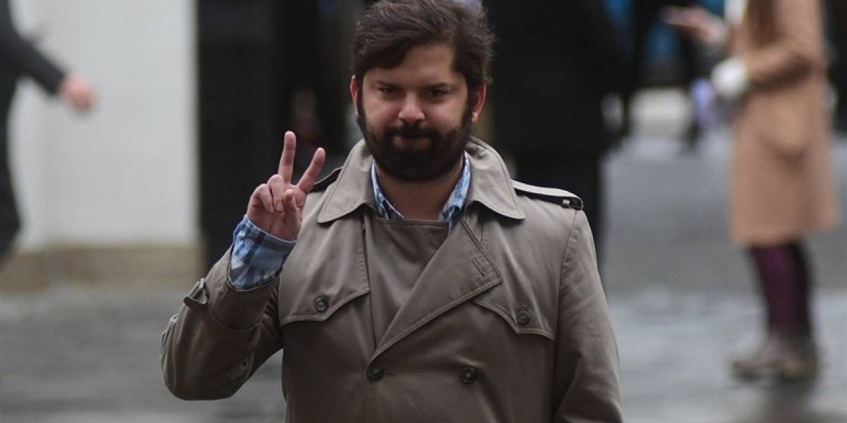 Video: Diputado Gabriel Boric cae en la broma erótica de WhatsApp en plena comisión