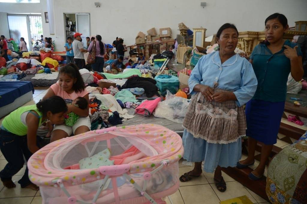 personas albergadas tras erupción del volcán de Fuego