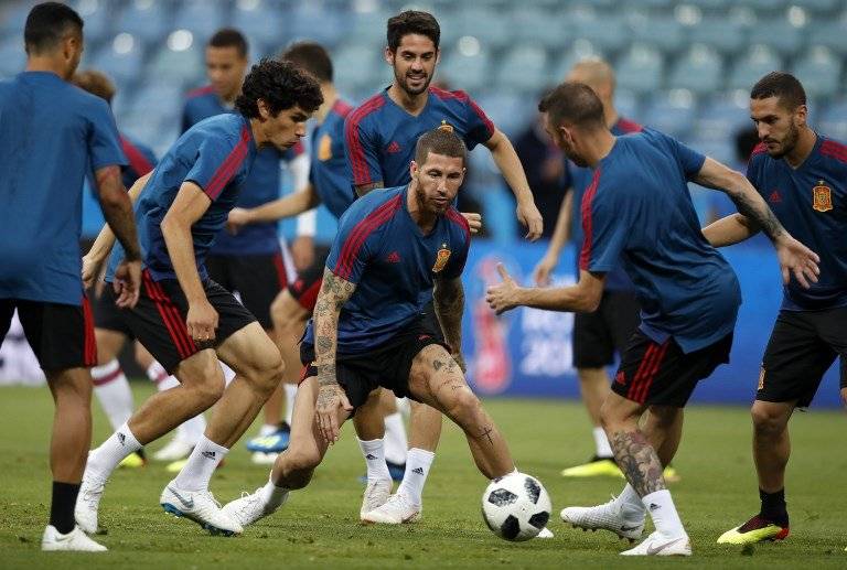 Los jugadores de España durante su práctica