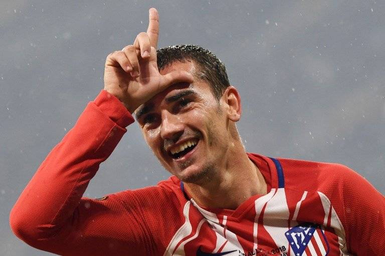 El delantero galo celebra un gol con los colchoneros