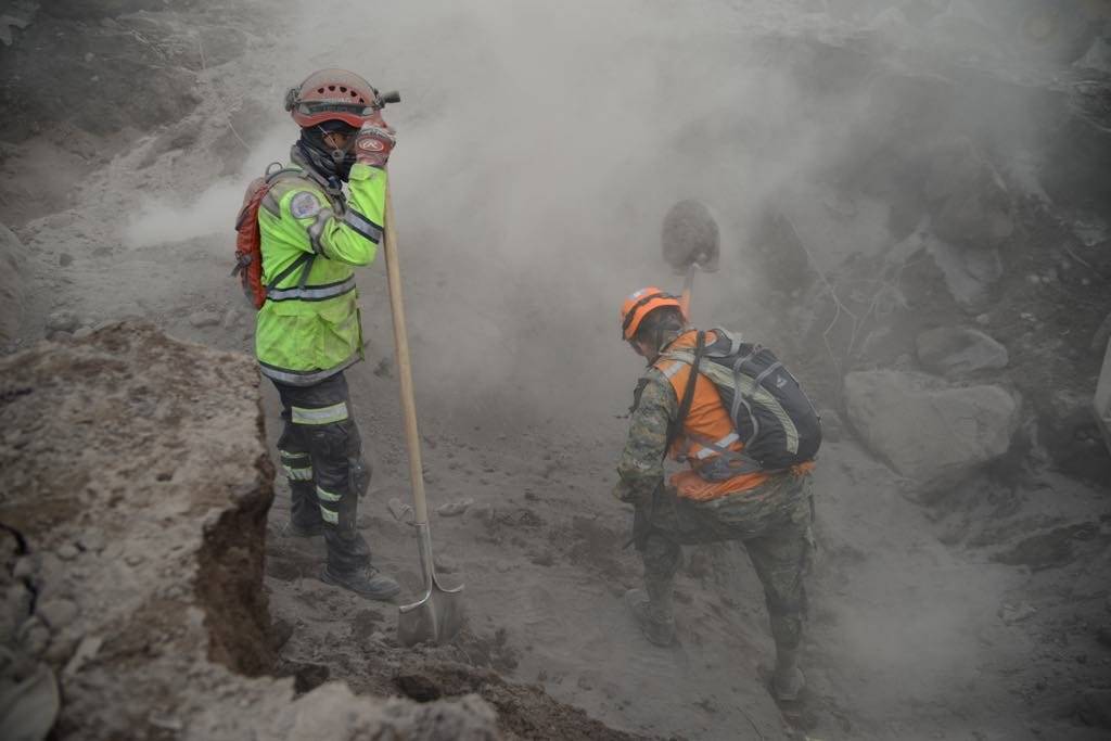 labores de búsqueda y rescate por erupción del volcán de Fuego
