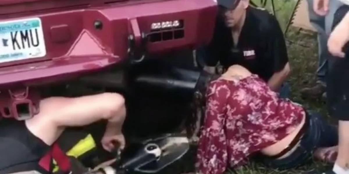 Hizo el ridículo total luego de que se le ocurriera una genial idea metió la cabeza en un tubo de escape quedó atrapada y los bomberos tuvieron que “rescatarla”