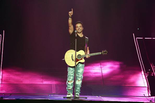 Luis Fonsi lanzó su nuevo sencillo en concierto en Quito Luis Fonsi lanzó su nuevo sencillo en concierto en Quito