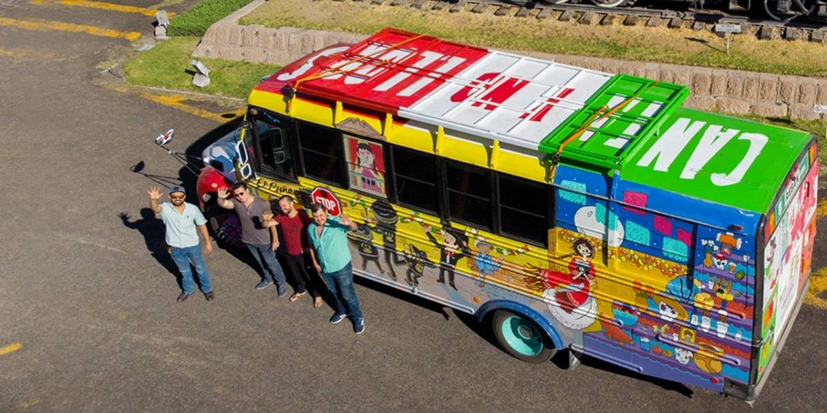 Aficionados mexicanos cruzaron el mundo en autobús para llegar al Mundial de Rusia