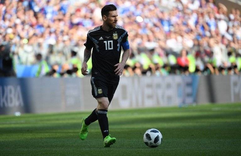 Lionel Messi conduce el balón
