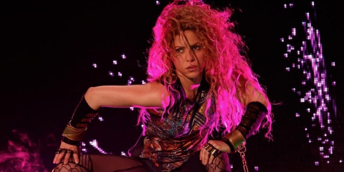 Polémica con Shakira por promocionar un collar con símbolo nazi