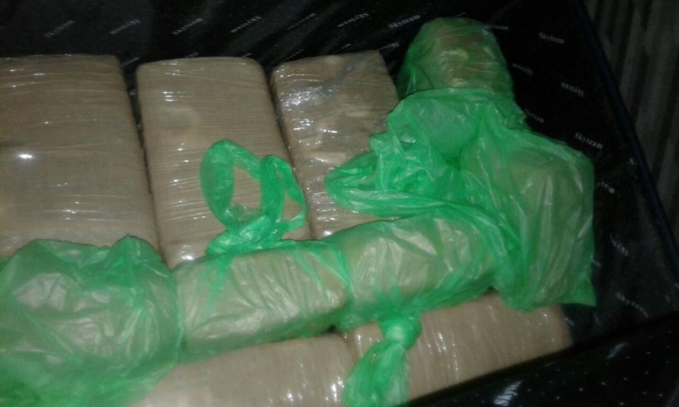 hondureños y guatemaltecos capturados con droga en Petén