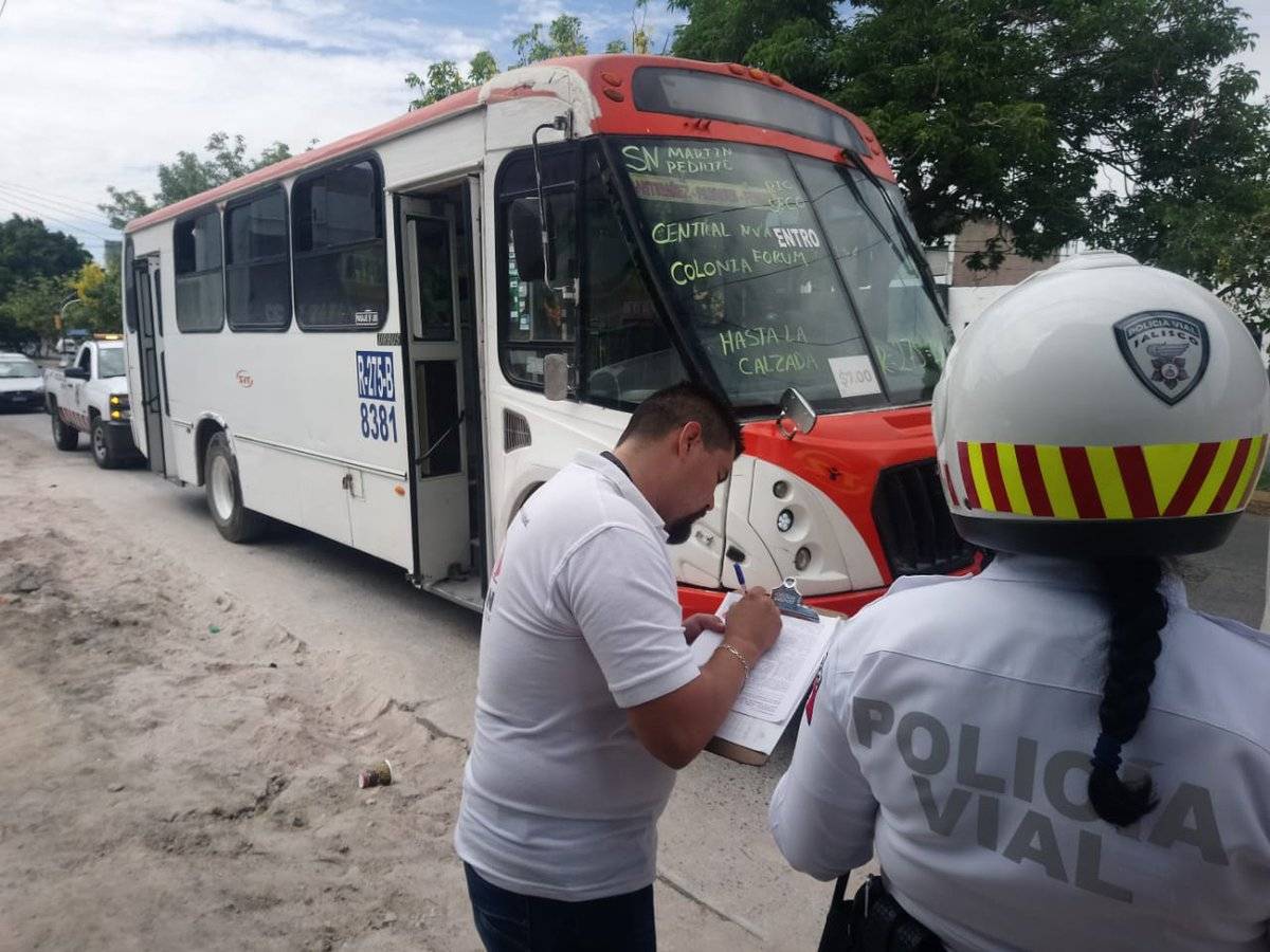 Prófugo chofer de camión que volcó y provocó siete muertes