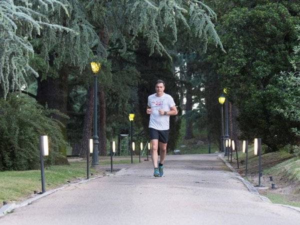 Pedro Sanchez España Runner Perra
