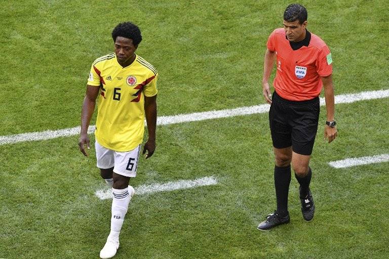 Sánchez abandona el terreno de juego tras haber sido expulsado