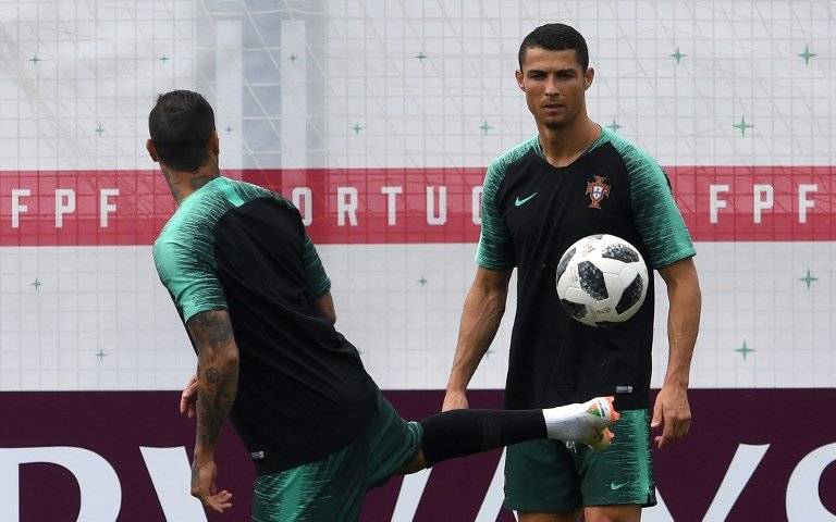CR7 durante la práctica de Portugal