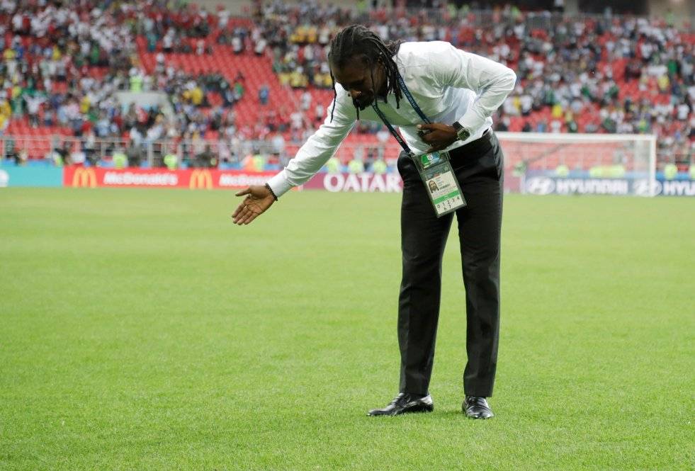 Cissé despidiéndose de la hinchada de Senegal en el Otkrytiye Arena de Moscú / Foto: AP