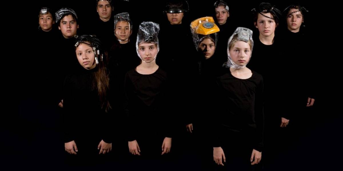 #LaConquista en el teatro chileno: La obra que explora la incidencia de la tecnología en la actualidad