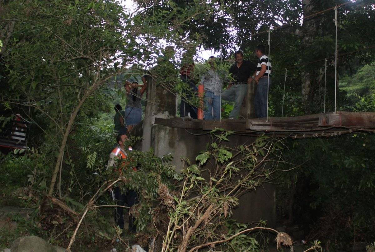 colapsa puente en El Progreso