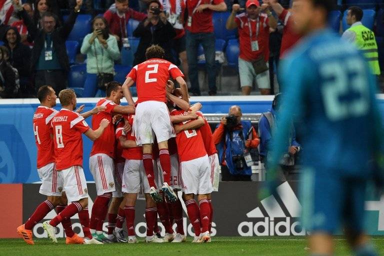 Los rusos celebran uno de sus goles
