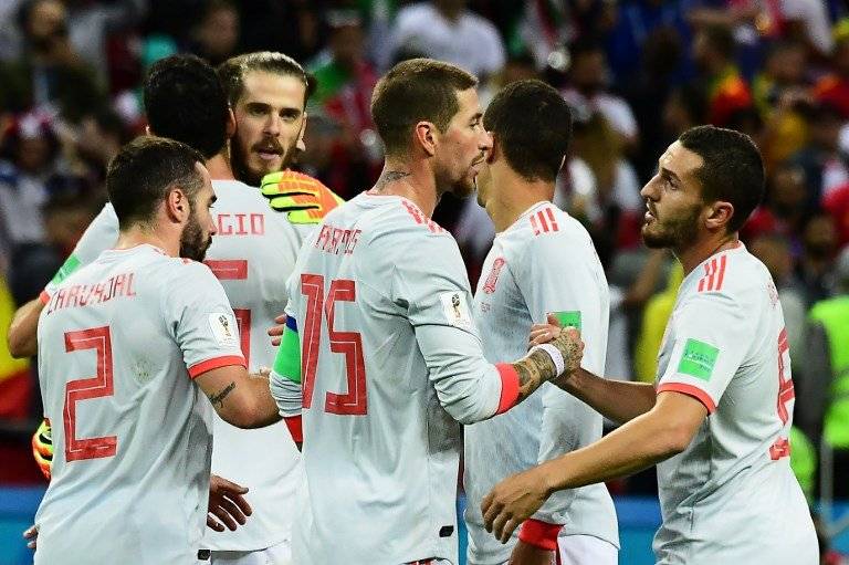 Los jugadores españoles celebran tras su triunfo