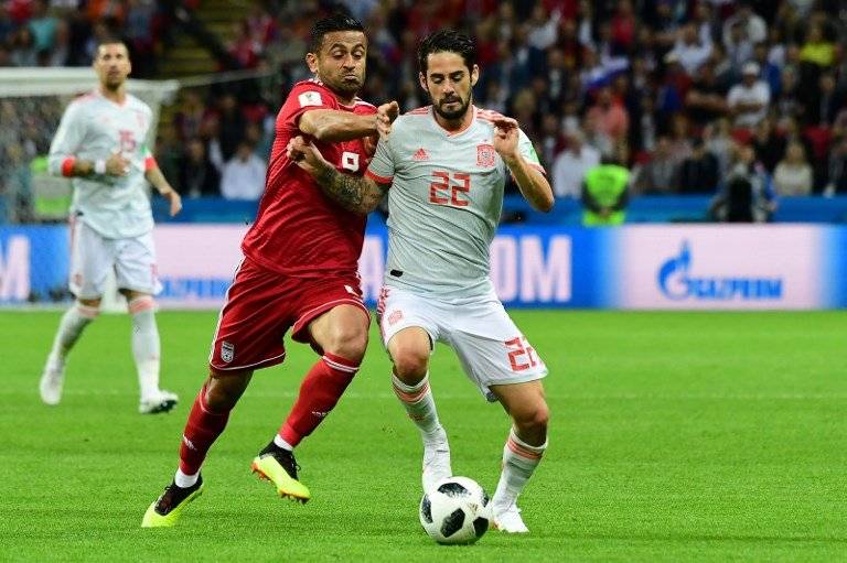Isco Alarcón durante la primera mitad del juego ante Irán