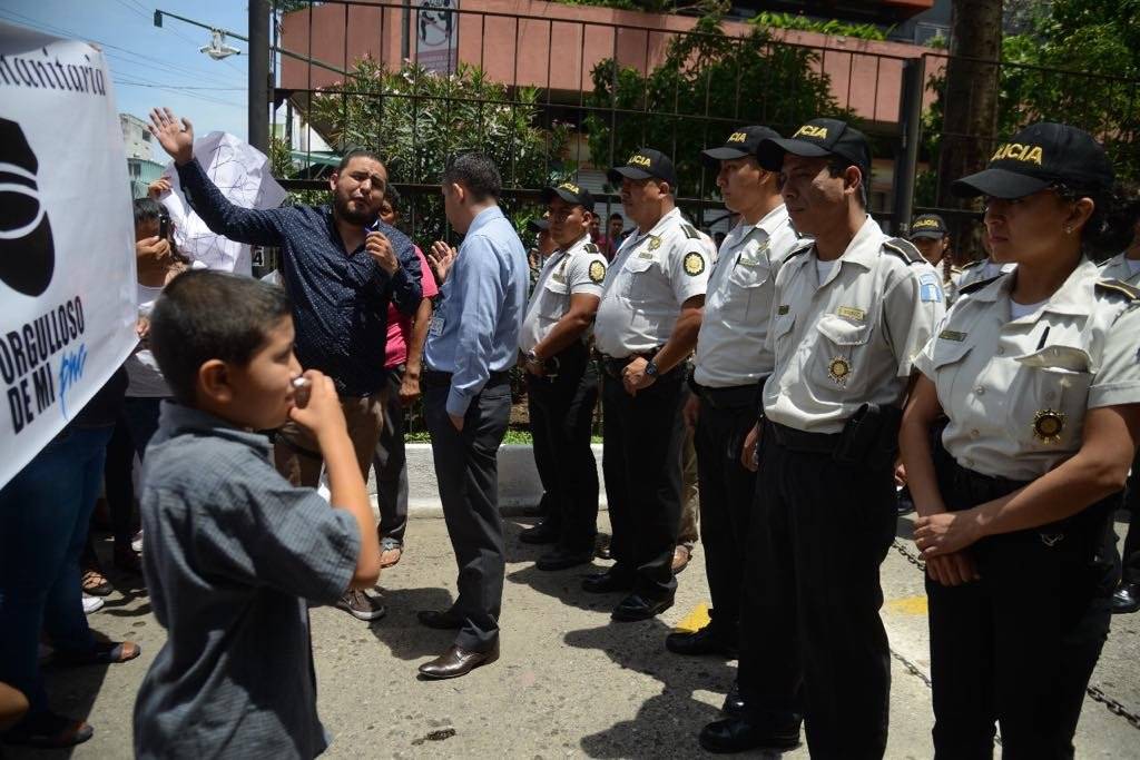 agentes de PNC piden mejoras salariales