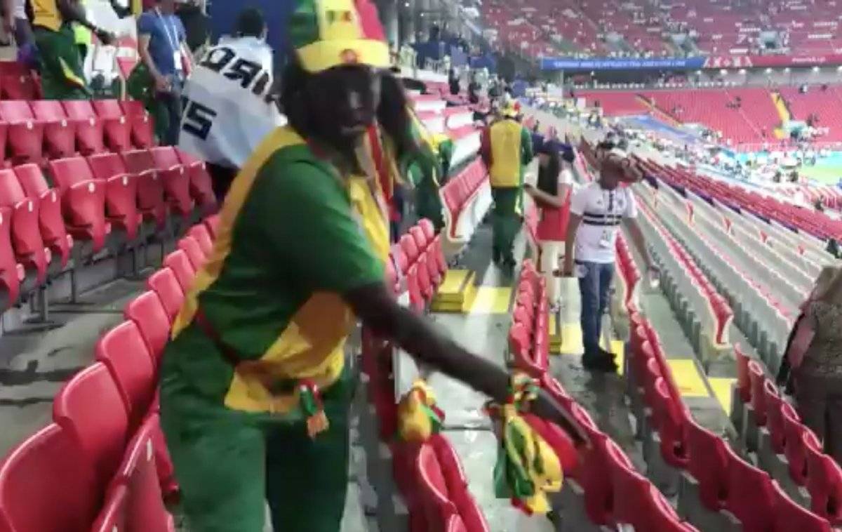Rusia 2018: Hinchas de Senegal y Japón sorprenden y dan el ejemplo al limpiar los estadios tras sus partidos