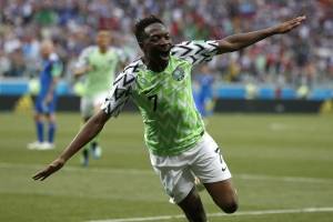 https://www.publimetro.com.mx/mx/deportes/2018/06/22/nigeria-derrota-los-vikingos-islandeses-le-da-vida-argentina.html